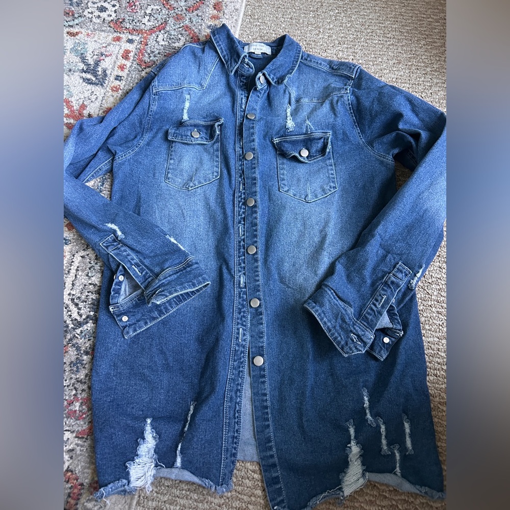 Women’s Love tree denim jacket shacket distressed large